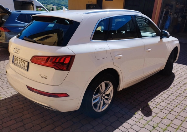 Audi Q5 cena 123000 przebieg: 180000, rok produkcji 2019 z Skawina małe 92